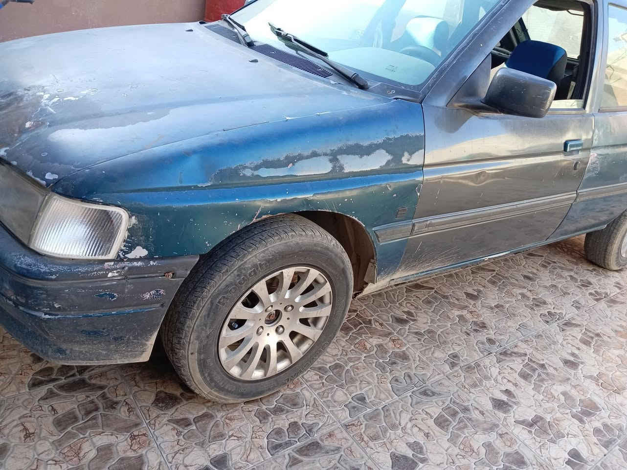سيارت فورد موديل 93 سنويه جديده رقم جديد هزه  بور بديتة صرف  وطخم تعبان بدون صبغ محرك 16  تحويل وكاله سعر17$ورقه وبي مجال  العنوان موصل الخاص مفتوح ***********
