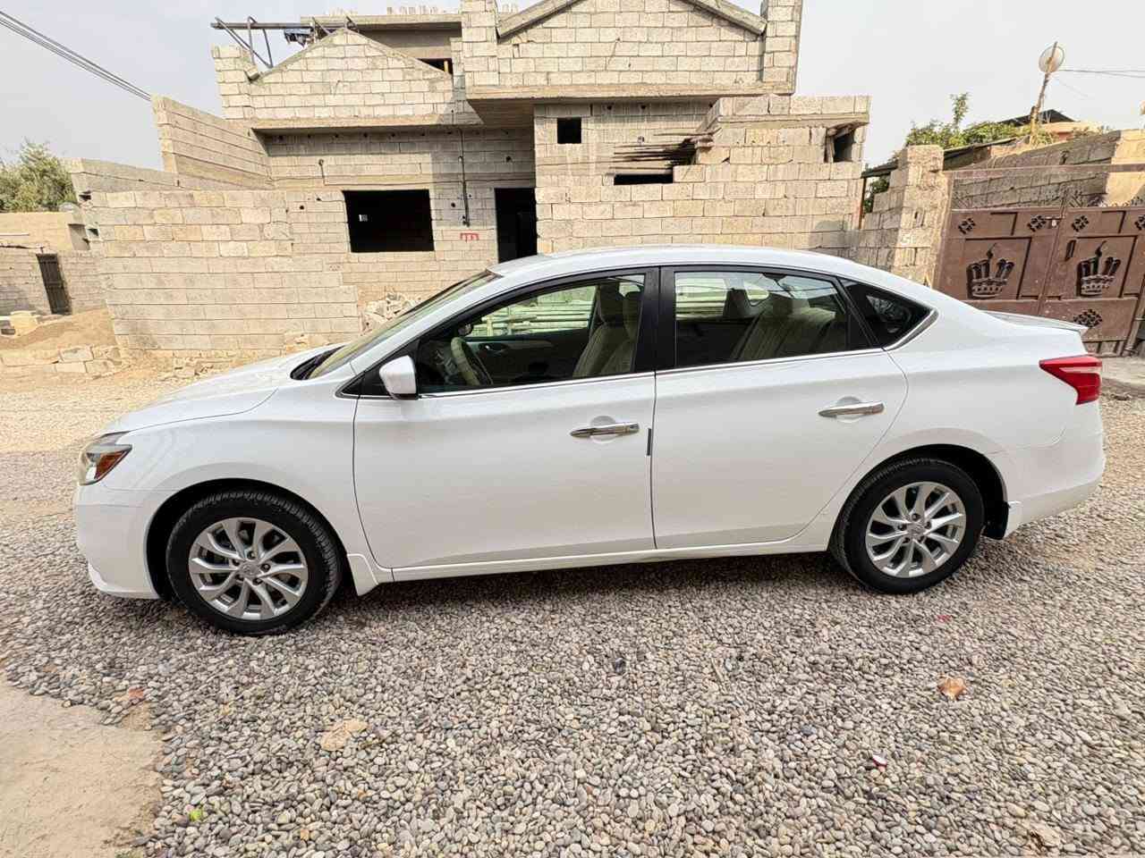 نيسان سني موديل 2019
سياره خير من الله 
جديده بسمي
بيها كبون بانزين 
اي استفسار خابر وتدلل
مكان السياره كركوك
رقم موبايل ***********
