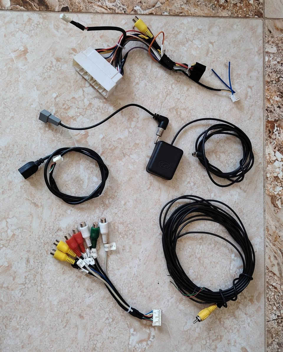 السلام عليكم
شاشة توسان الكبيرة خليجي شركة الكاصد 
كاملة مع كامل الملحقات بلوتوث وكيبل GBS وكيبل USB مع فيشة شاشات خلفية والكامرة الخلفية 
السعر 80
صلاح الدين 
يتوفر توصيل 
***********
