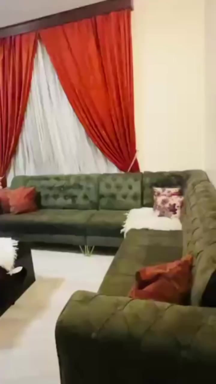 سلام عليكم عندي تخم 10 مقاعد وديوان 14 مقعد تسكام نضيفات كلش اخو الجديد
الديوان مع الطبلات سعره ٤٥٠ 
وتخم مع طبله وسطيه السعر ٣٥٠ 
للامانه أي كسر مابيهن والسنفج أبد منازل 

عنواني التراث 
***********
