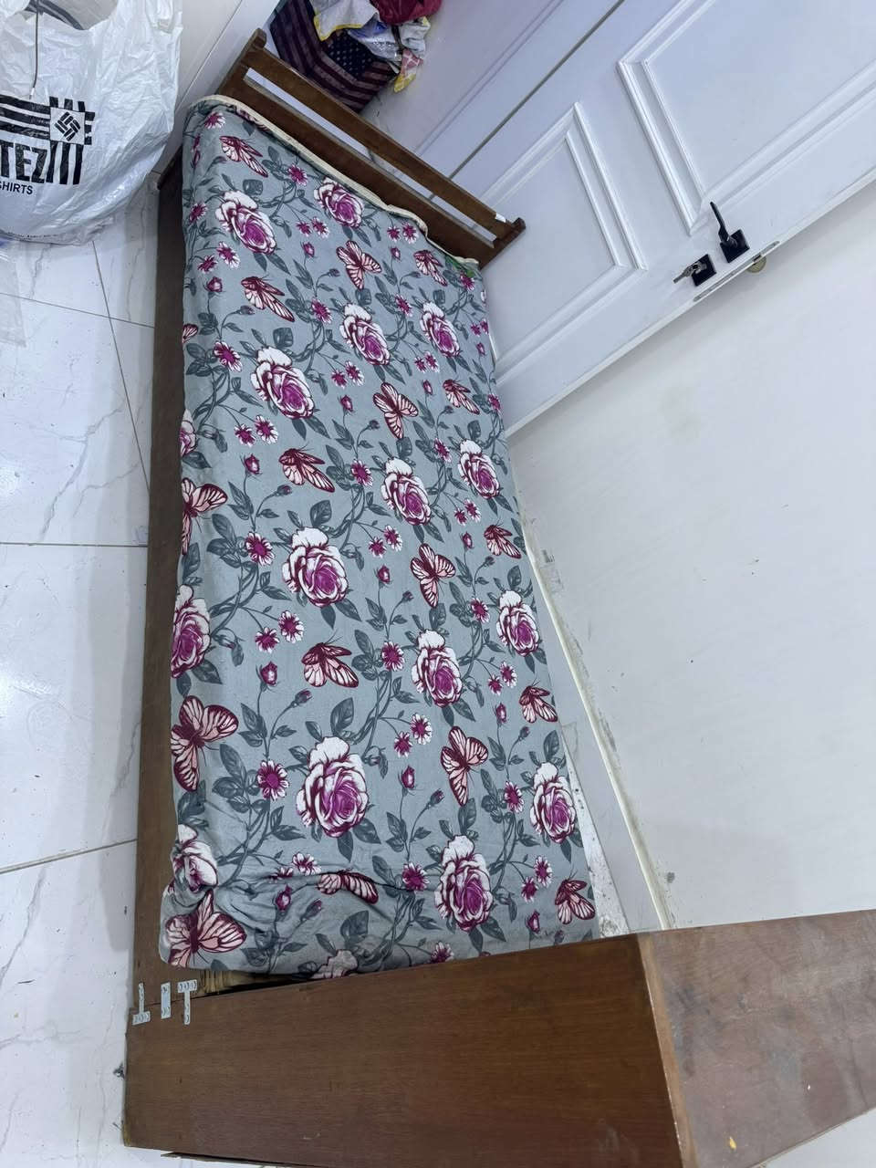 عندي جرباية صاج مع زاوية على شكل ميز تواليت هم صاج موضحة بالصورة للبيع 
مكاني بغداد الجديدة


**إذا كنت صاحب هذا الإعلان وتريد حذفه لأي سبب، رجاءا أرسل رسالة إلى الدعم الفني**