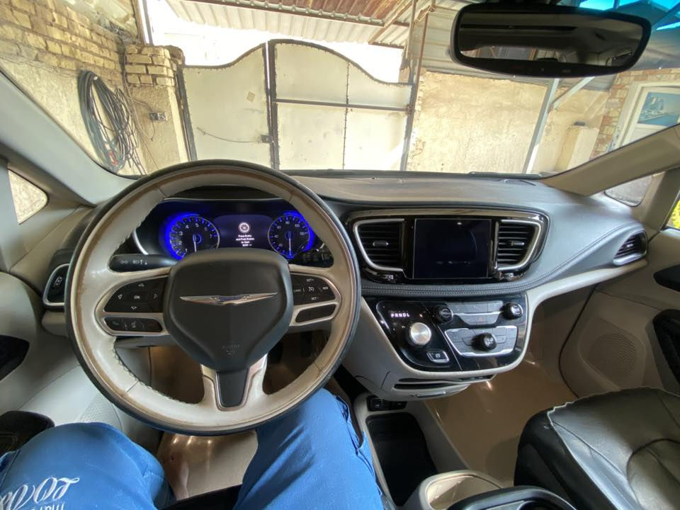 السلام عليكم عندي كرايسلر باسفيك 2020 مكينه كير حدادي تبريد خير من الله السياره لمتد فول موصفات كله شغاله السياره كفاله من صبغ او ضرر حادثه غرق بس كله شغاله من الكهربأيت السعر 178 او بيه مجال مكاني حله ***********
