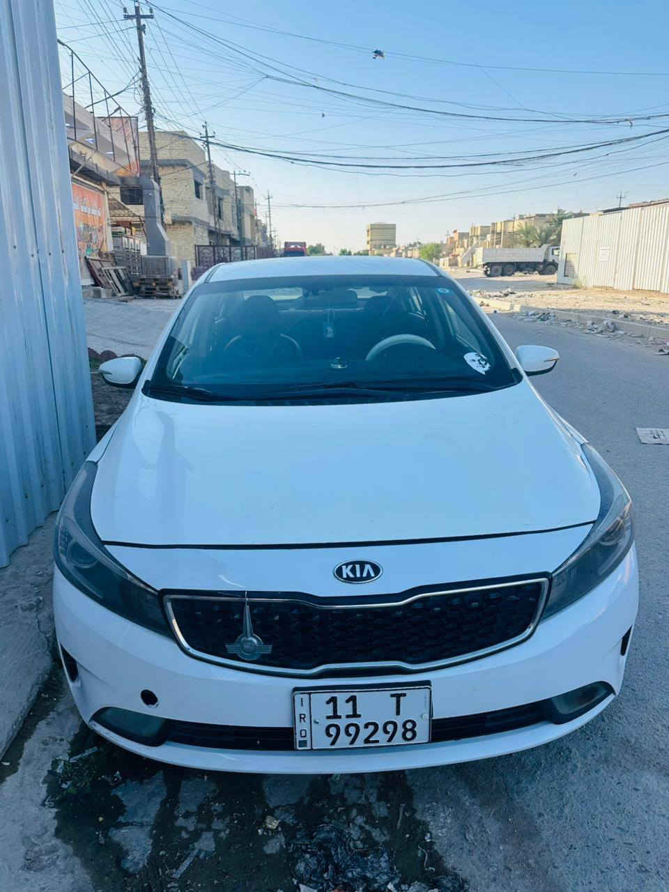 السلام عليكم من رخصة الادمن فورتي ١٧ فول عده الفتحه سياره جاهزه بسمي مكفوله من الصبغ والحار مكاني بغداد كفائات العبيدي عارضها ١٣٠ وبيها مجال *********** محرك ٢٠٠٠ دوش وكير اي تي
