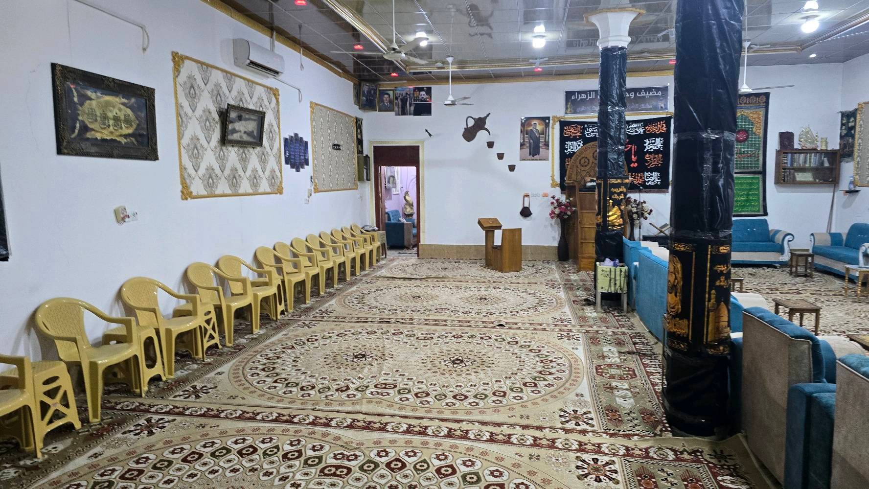 الفيروزيه شارع ١٦ 
طابو صرف زراعي المالك موجود 
المساحه ٢٧٥ على شارعين فرعيات
الطابق الأول غرفه وهول ومطبخ وصحيات 
الطابق الثاني ثلاث غرف وهول وصحيات 
ديوان او حسينية  مع طارمه ومخزن وصحيات خارجيه  بناء حديث 
السعر ١٨٠ مليون وبيه مجال ***********