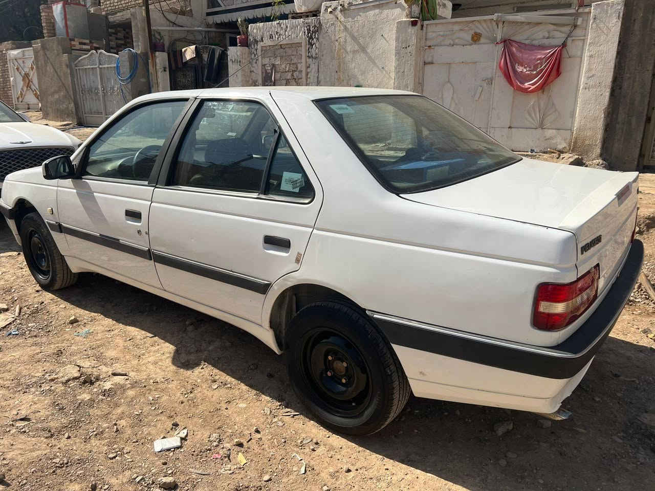 السلام عليكم بيجو اكد للبيع سياره جير ومكينه خير من الله الموديل 16 سياره رقم انجليزي باسم تحويل ثاني يوم سياره ما متعوبه نظيفه كلش السعر 55 وبيها مجال العنوان بغداد الحسينيه مكلف بالنشر وهذا رقم التليفون ***********
