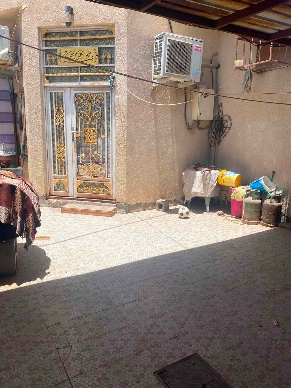 � بيت للبيع – حمدان / شارع المركز

📍 الموقع: حمدان – شارع المركز – قرب سنتر وأفران الملاك

📐 المساحة: 150 م²
🏠 طابق واحد
🧱 بناء بلوك درجة أولى

🔹 غرفتا نوم
🔹 صالة
🔹 مطبخ
🔹 ديوانية
🔹 صحيات داخلي وخارجي
🔹 كراج كبير

✅ موقع حيوي قريب من الخدمات والأسواق
✅ مناسب للسكن العائلي

💰 السعر: 100 مليون دينار

📲 واتساب: ***********
📞 اتصال: ***********

🏢 مكتب الكعبي للعقار للاستثمار العقاري والمقاولات

#بيت_للبيع
#حمدان
#شارع_المركز
#عقارات_البصرة
#بيع_وشراء_العقارات
#مكتب_الكعبي_للعقار
#استثمار_عقاري
#البصرة�
