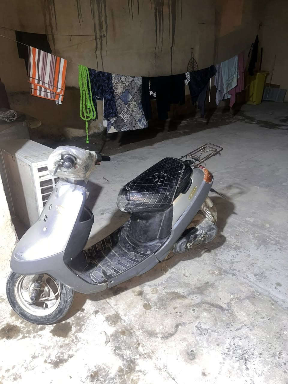 سلام عليكم دراجه منغولي ياماهه ٦٠ للبيع دراجه مكينه نضيفه ولا مره مفتوحه من ناحيت كهربايات بس لايت لوره مال لبريك يشتغل ولهورن كلجات معدل شلعه كله فول تجي وتشوف السعر 325 عنواني البصره الموفقيه شارع الدنك قرب دائرة الكهرباء رقم  ***********
