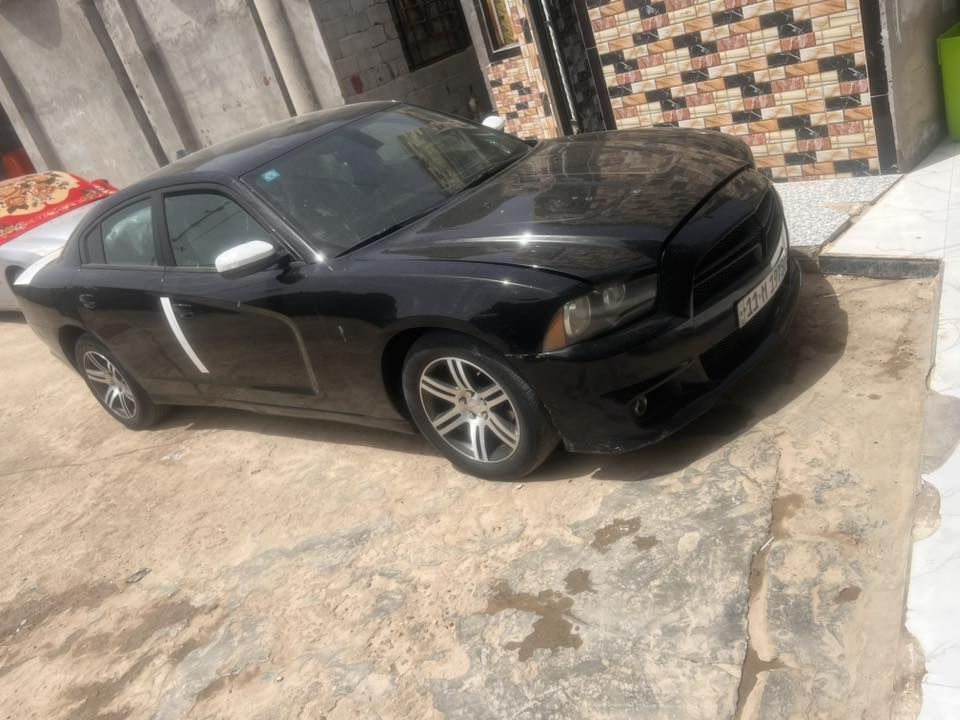 السلام عليكم
للبيع او مراوس  جارجر 2014 رقم بغداد تحويل مكينه 3600 حادث جاملغين وبنيد وبيها اماكن صبغ ابيع حزام السعر 125 مكان السياره البصرة القرنه ***********
