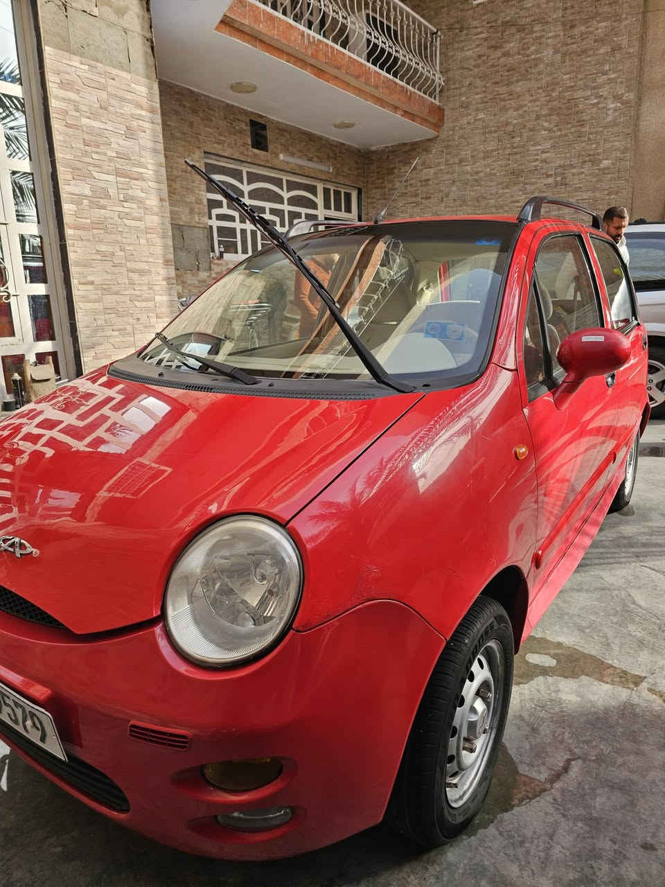 السلام عليكم كيو موديل 12 مكينه وكير جديده سياره نظيفة جدا ممتعوب ماشيه 45 الف العنوان بغداد حي القاهره السعر 40$ ورقه للاستفسار ***********
