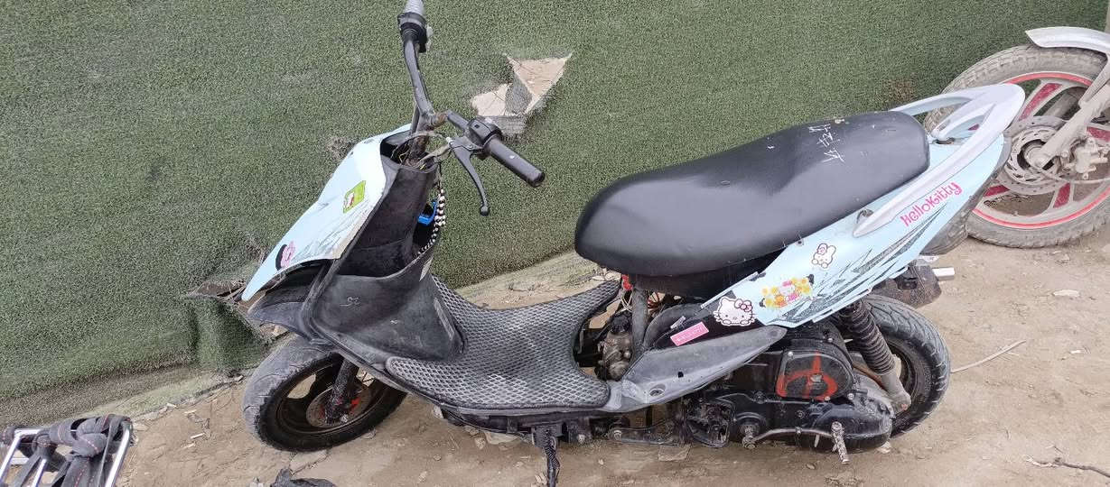 للبيع عدله مكينه خرسه كهربائيات جاهزه نكره بكل وقت ب350وبيها مجال المكان بابل حي  تلفوني ***********
