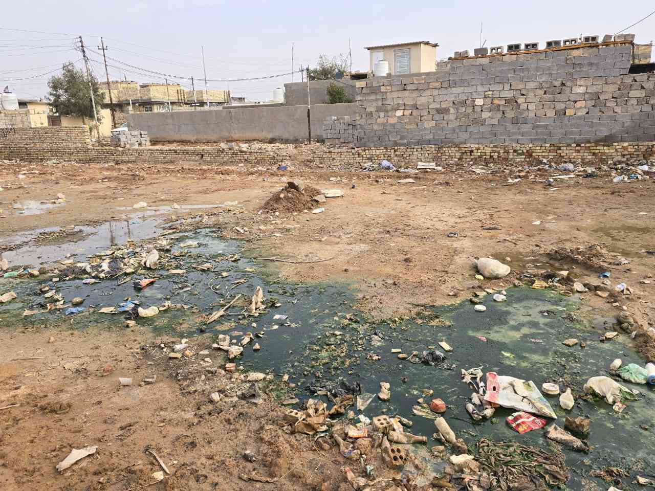 السلام عليكم قطعه مساحه الف متر نزال 50و الجبها 20شارغ تبليط ماء كهرباء واصله مقابيل النازحين الاستفسار ***********
