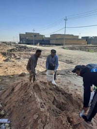 عمال تصعيد مواد بناء رمل كاشي سمنت تكشير تفليش صب اي شي  07833168860