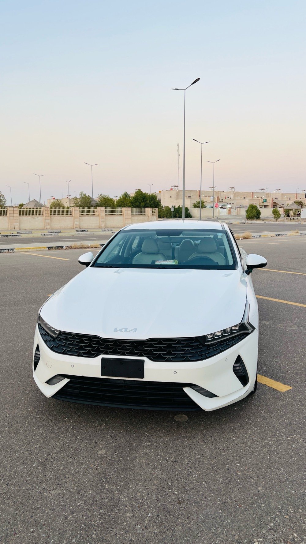 - [ ] سلام عليكم 
- [ ] سياره K5 2023 خليجي
- [ ] كفاله گير محرك
- [ ] رقم اربيل دولي انتهاء 2028
- [ ] المكان البصره ام قصر
- [ ] ماشيه 111895 ميه و11 الف
- [ ] مواصفات نص فول
- [ ] بصمه تشغيل عن بعد
- [ ] كشنات جلد
- [ ] كرسي السائق كهربائي
- [ ] 4 أنظمة قياده
- [ ] شحن سريع 
- [ ] اشاير بالمري 
- [ ] مري طي كهربائي
- [ ] اوتو هولد 
- [ ] حساس امامي خلفي
- [ ] كاميرا خلفيه 
- [ ] هاند بريك بصمه 
- [ ] تبريد قطعتين
- [ ] شاشه كبيره ابل كار اندرويد اوتو 
- [ ] تبريد لمس خزن ميموري تبريد
- [ ] محرك دوش 2000
- [ ] باقي المواصفات معروفه سياره نظيفه ما ناقصه شي بيها صبغ بالداير  الخلفي صفحة الصدر
- [ ] تعديل بارد صفحة الصدر الباب الخلفي بارد بالخلف صفحة السائق وبعد ملاحظات راح ارفق السونار بالمنشور السعر 185قابل للتفاوض (بيها مجال للطيبين) للأستفسار بعد 
- [ ] ***********
ممكن تذكرلنا شنو الموديل/الفئة بالضبط مال الـ K5؟ يعني نص فول شنو اسمها التجاري أو الكود إذا موجود حتى يكون أوضح للزبون.: 
K5 2023 نص فول
السيارة عليها بارد وصبغ مثل ما ذكرت، تكدر توضح شكد بالضبط كل قطعة شنو بيها؟ وهل الأجزاء الأصلية بعده موجودة لو تم تبديلها؟: 
السونار مرفق وي الصور
الصيانة شلون وضعها؟ أكو دفتر صيانة/فواتير أو آخر خدمة صايرة متى، وكم مفتاح/ريموت وياها؟: 
عدد 2 بصمه
بالنسبة للبيع، السعر 185 نهائي لو بيه مجال؟ ويفضل التسليم/المعاينة بنفس مكانك بالبصرة أم قصر لو ممكن بمكان ثاني؟: 
بيه مجال المكان ام قصر