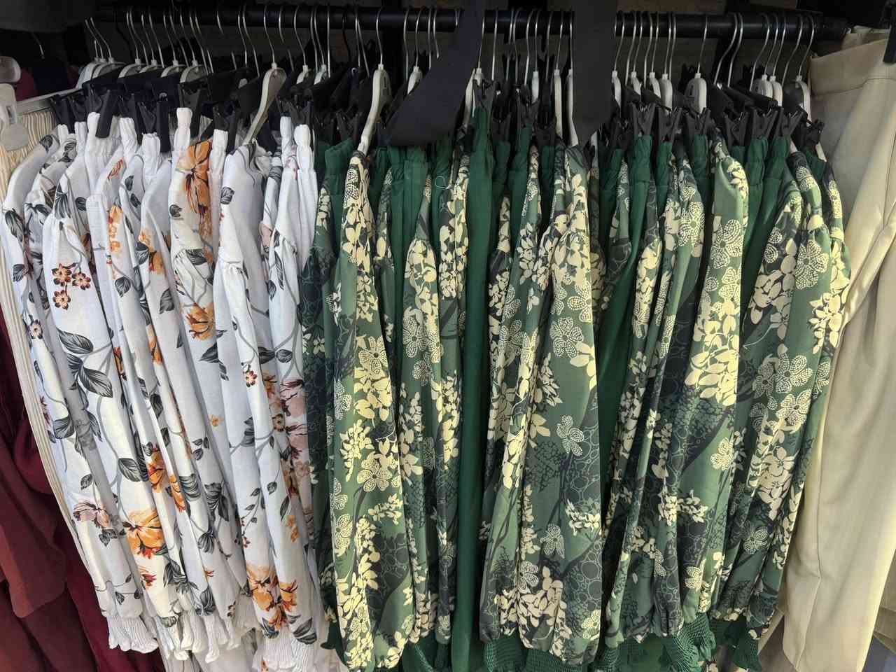 تصفيه بضاعه ثكيله كله تركي وبسعر نص جمله تركيا فساتين قمصان سوتات بناطير حينز عدد 2000 قطعه عنواني بغداد رجاء الموشراي ليكولي ممكن الصور اترجاكم بروح موتاكم الي يدور ب3000 وب4000 القطعه ليطبلي واكون ممنون منكم


**إذا كنت صاحب هذا الإعلان وتريد حذفه لأي سبب، رجاءا أرسل رسالة إلى الدعم الفني**