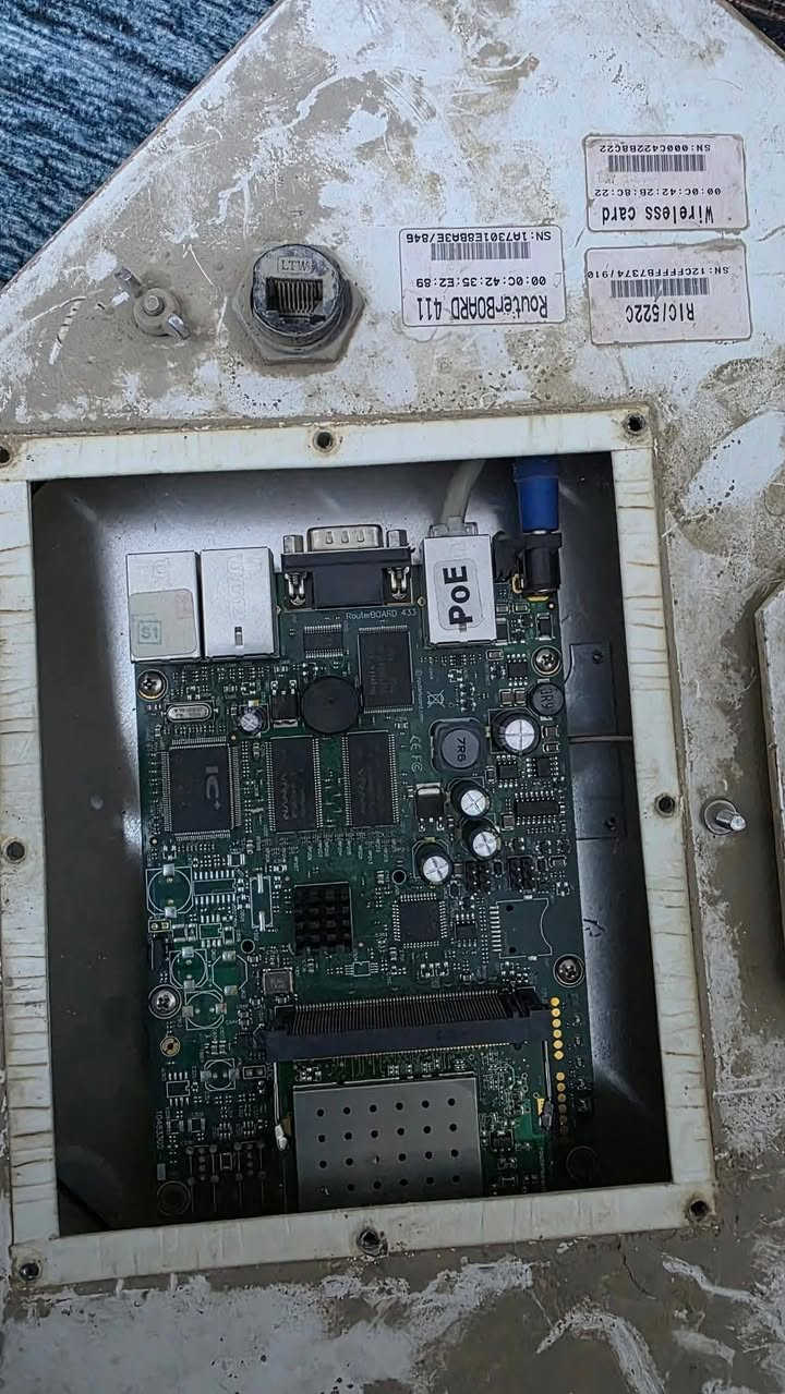 السلام عليكم 
اغراض للبيع التفاصيل والاسعار عالصور 
فقط اليو بي اس ماركة ماكسلان اونلاين ٣ كيفي بطاريات تعبانة 
سعره ١٩٠ الف
فلاتات راوتر بورد مكتوب عليهن عدد ٣ شغالات الوحدة ب٢٩ الف 
 مكاني حلة بكرلي يوجد توصيل ***********
اخوان الاسعار نهائيه....
