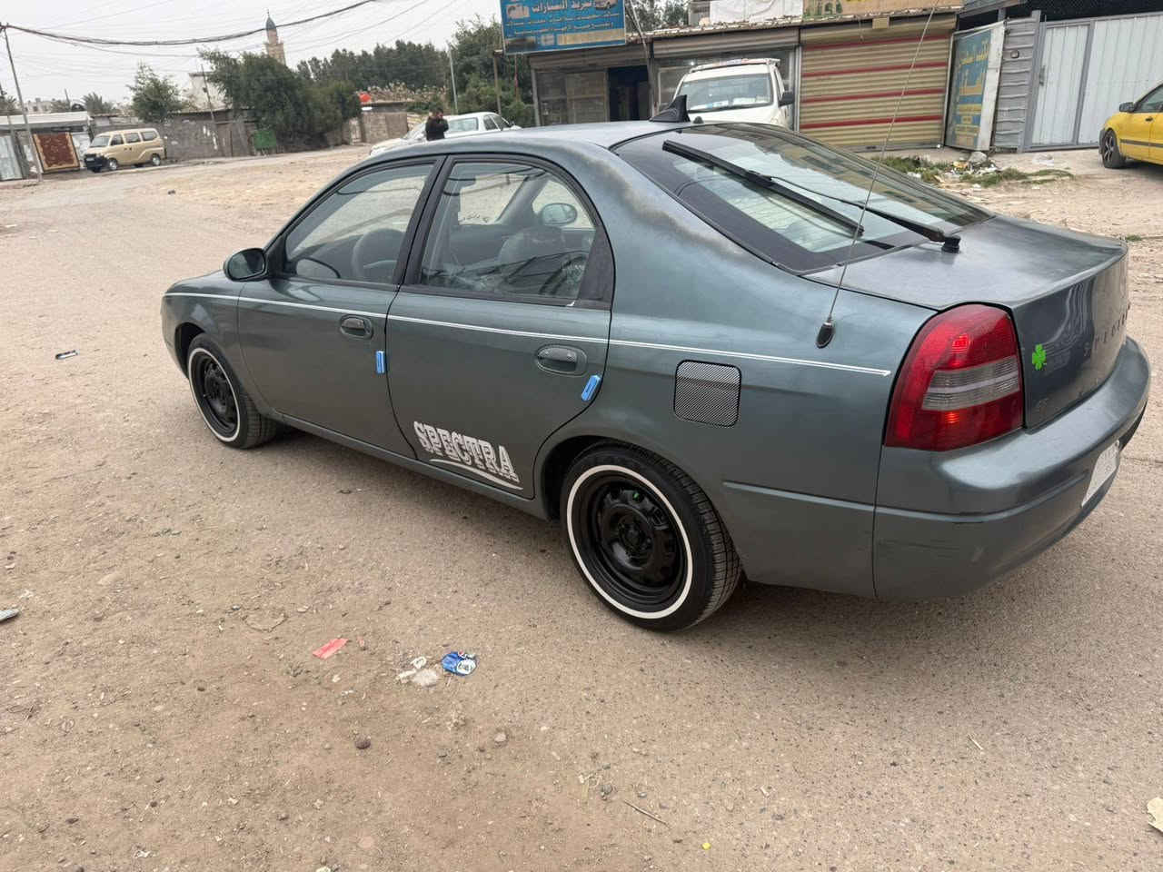 كيا سبكتره موديل 2001
محرك 2000كير اوتو مكفولات
تبريد 🧊 ثلج صدر كله جديد
تخم تاير خط ابيض ويل كب جديد
سياره بلاديه بدون ضربه وخياس
سعر48وبيهامجال عنواني 
بغداد***********
