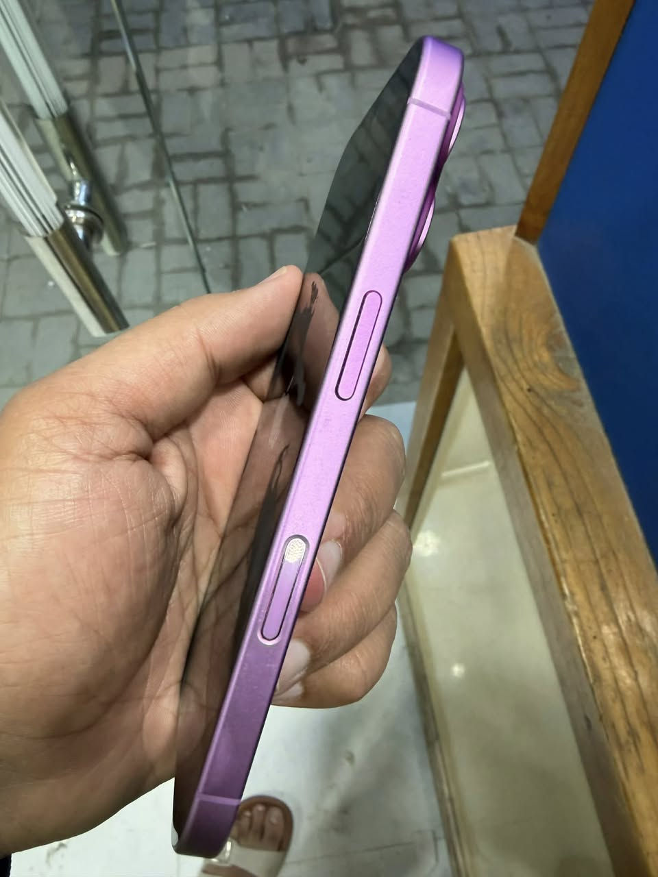 السلام عليكم 
ايفون 16 عادي بعده بظمان شركه 
عداد دورات شحن 313 
بطاريه90
مكفوله غراظه كامله 
سعره 800الف
الاستفسار ***********
