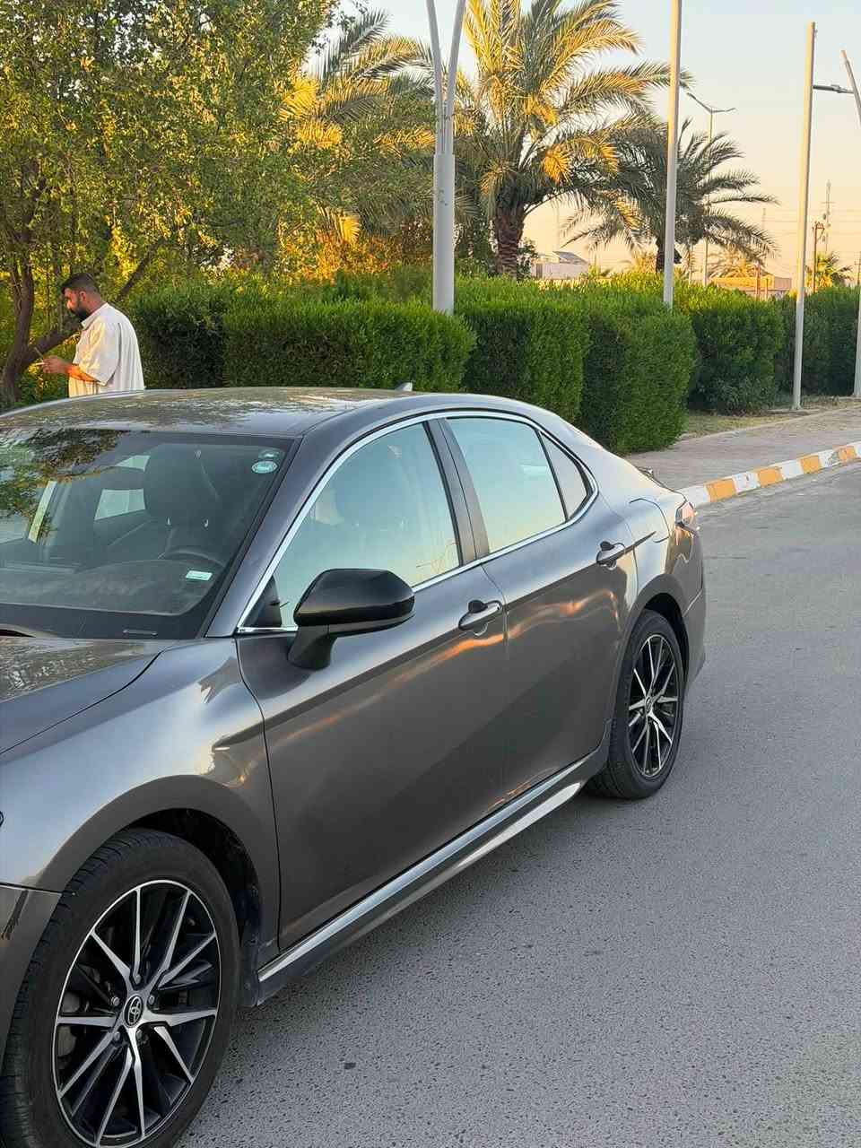 السلام عليكم الحلال للبيع
تيويوتا كامري (وارد امريكي ) 2021 SE 

رقم اربيل جديد انكليزي بسمي شرط التحويل و الغرامات 
 
بجم كبس 

ضرر السيارة : باب السايق والخلفه و الجامغلين الخلفيات فقط 

السيارة ماشية 100 الف ميل 

السيارة مال بيت ما ناقصها اي شي شغل واطلع و كفالة كير ومحرك و التحويل اضافة الى مواصفاتها معروفة كامرة حساسات مثب مسار اشارة بالمري وهاي المواصفات المعروفة 

📍موقع السيارة : صلاح الدين-تكريت-القادسية

السعر 155 وبيها مجال 

للاستفسار : 

☎️ ***********
☎️***********
