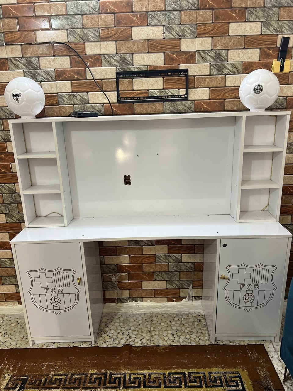 ميـز للبيع نضافه ١٠٠٪؜ صار سبوع من اخذته السعر 100 وبي مجال ***********
