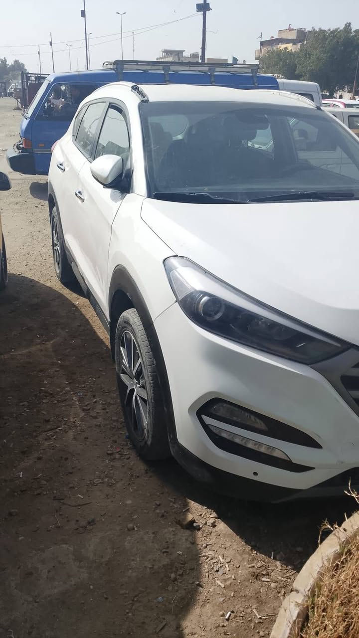 السلام عليكم توسان خليجيه موديل ٢٠١٧
جديده مال بيت تبريد تدفى صدر امامي خلفي
تخم تايرات شادهن جدت مكينه  وكير مكفولات 
مكينه دوش معروف الخليجي 
صار بيهه صبغ بل قماره والبنيد  ..وكعت قمريه مال بيت 
عليهه وعدي صور مال وكعه قبل لا أصبغ ...
اكفلك تكم الغود شواصي من المص
السعر ١٢٩ورقه بيهه مجال بصيط حك جيتك 
مكان السياره بغداد زيونه ساحت ميسلون
***********
