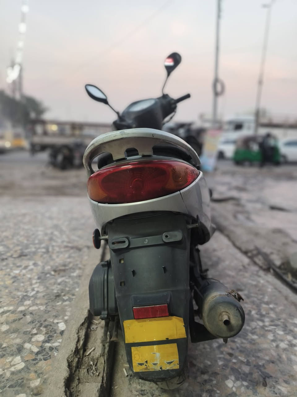 سلام عليكم دراجه بغبغاء دراجه كفاله عامه مابيها اي نقص  / النقص فقط استان دراجه رمبه صالهة نازله من الرمبه  شهرين النتصال على ***********
