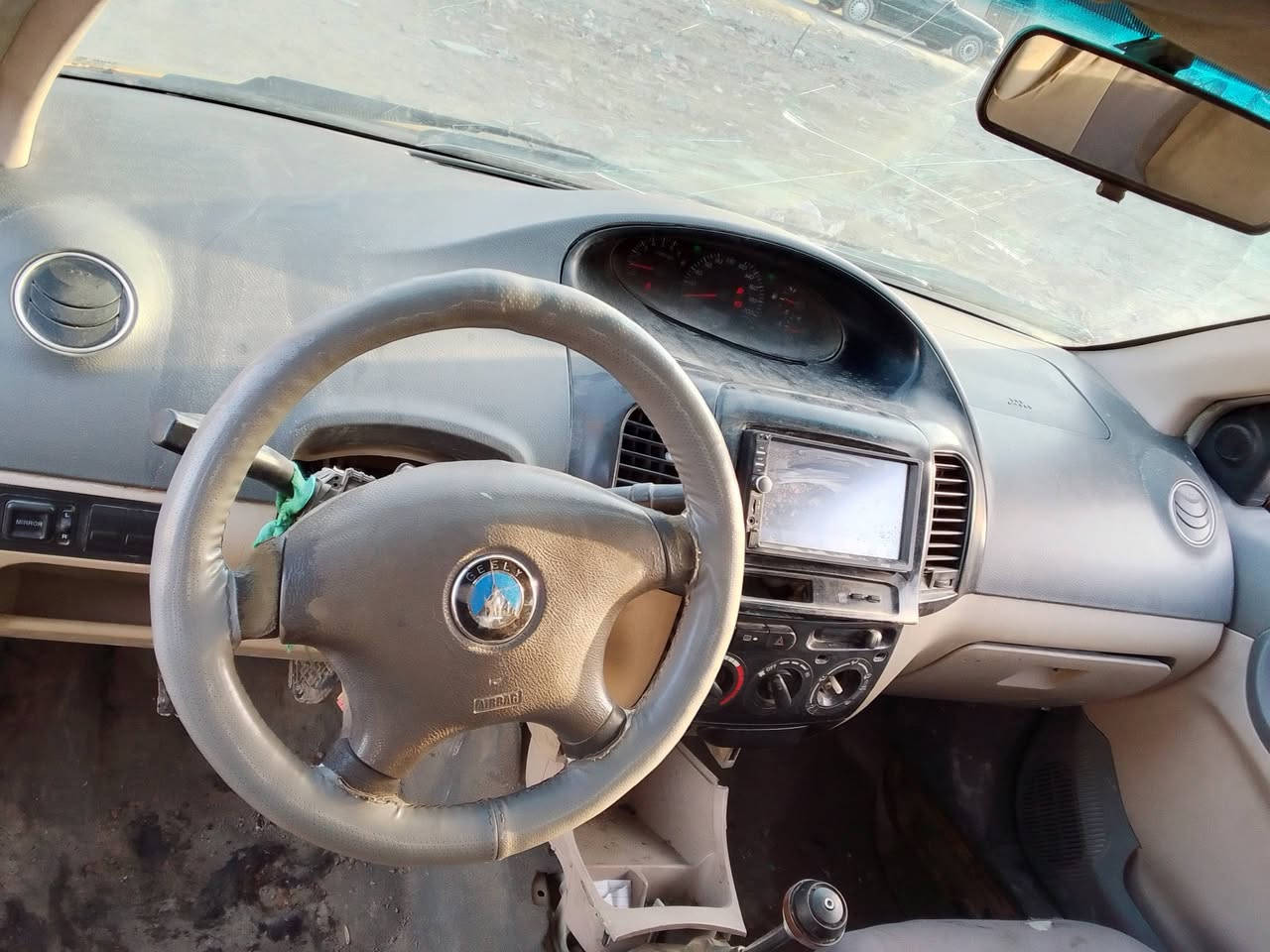 السلام عليكم سياره جيلي ام كي للبيع موديل 2012 رقم صدامي سياره خير من الله السعر 20وبيها مجال مكاني الدوره ابو دشير تواصل *********** هادي الجوراني
