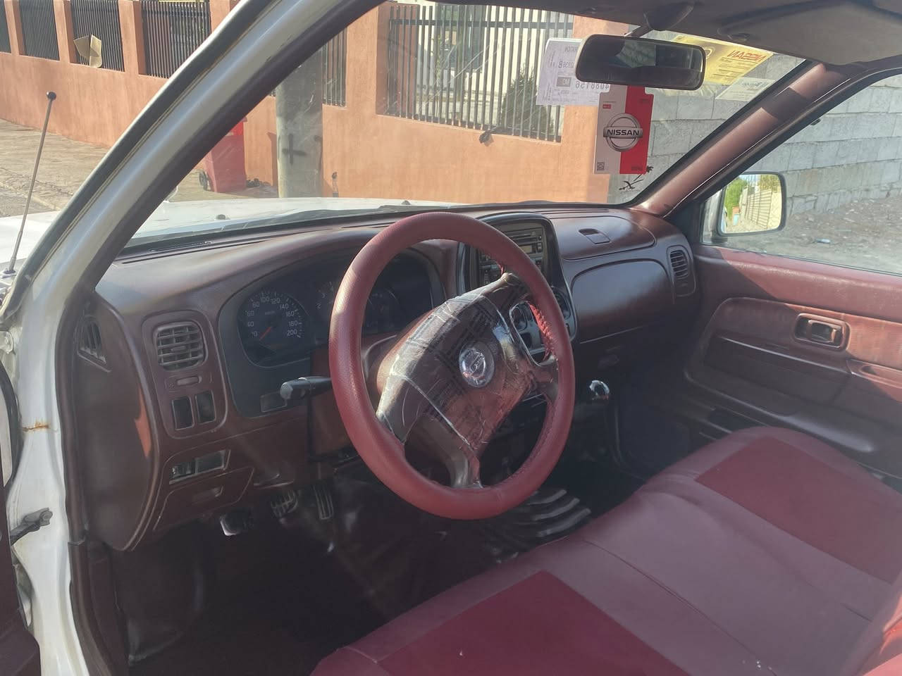 نیسان پیکەب 2012بۆفرۆشتن سەیارەکی زۆرپاکو خاوینە
پارچەرەشە لەسەر ساخی قنجی نیەپێشوپشی کەپسە گیرومەکینەوتەقەورەقەی بەشەرت مەکینەی نەکراوەتەوە بەس ماشالله ی دەوێ رەقەموژینگەو رێگاوبانی هەموی نوێیە بەناوخۆمانە ماڵی دۆستە بۆزانیاری زیاتر پەیوەندی بکەبە 
رەقەم *********** شوێن هەولێر
