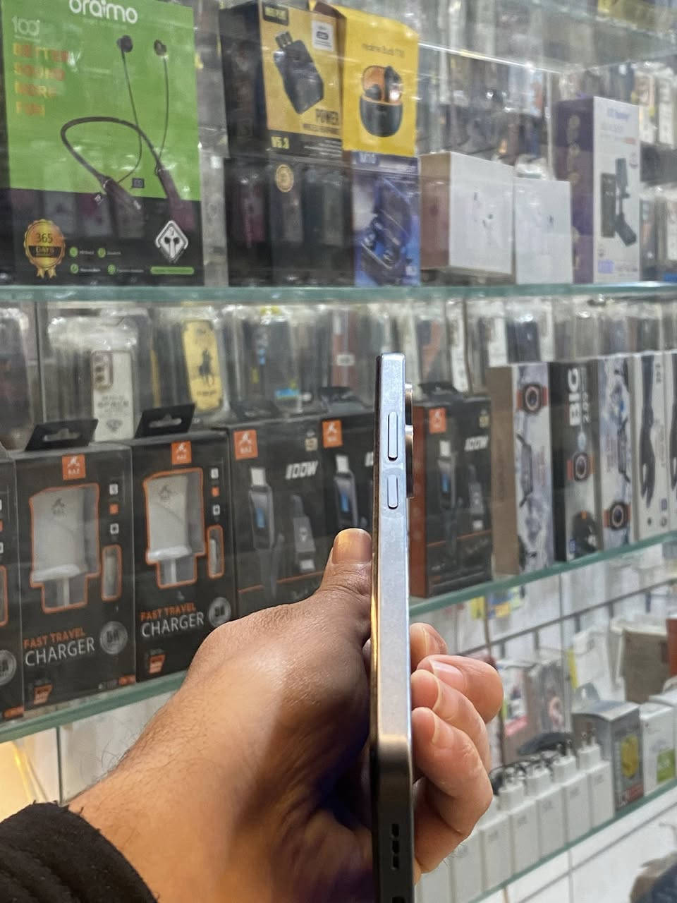 السلام عليكم بيع وشراء الموبايلات المستعملة 🔥
السعر خاص 

هاتف Xiaomi Poco C65. 

الكاميرا: نظام كاميرا ثلاثي بتقنية الذكاء الاصطناعي بدقة 50 ميجابكسل. 

البطارية والشحن: بطارية ضخمة بسعة 5000 مللي أمبير تدعم الشحن السريع بقوة 18 وات. 

الشاشة: شاشة بحجم 6.74 بوصة بتردد 90 هرتز لتجربة سلسة. 

الأداء: معالج MediaTek Helio G85 مع ذاكرة وصول عشوائي (RAM) تصل إلى 16 جيجابايت (مع توسيع الذاكرة). 

للستفسار مراسلة الصفحة أو واتساب (***********)

العنوان موصل حي الشيماء قرب التيم مارت
