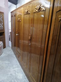 غرف نوم • خشب صاج ثقيل • توصيل القيارة والشرقاط