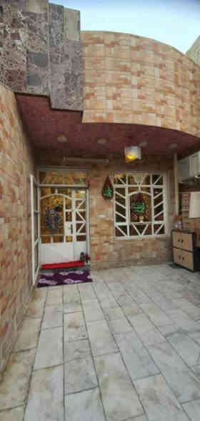 #مكتب_وهج_للعقار.
دار للبيع شارع فلسطين حي، الادريسي، مساحته 95 متر.

واجهه 4.75 متر. 
نزال 20 متر. 

الدار طابق واحد. 
ارضية البيت مرمر + سيراميك لجميع الدار 
كراج 5 متر + استقبال + مطبخ + منور + غرفة واحده + خدمات. 
بناء 2012 مسلح شخاطه.

لعرض عقاراتكم السكنية والتجارية تواصلوا على الخاص والرقم او زيارة المكتب...

***********

شارع فلسطين / شارع قدوري

وكل الهلا بيكم.
