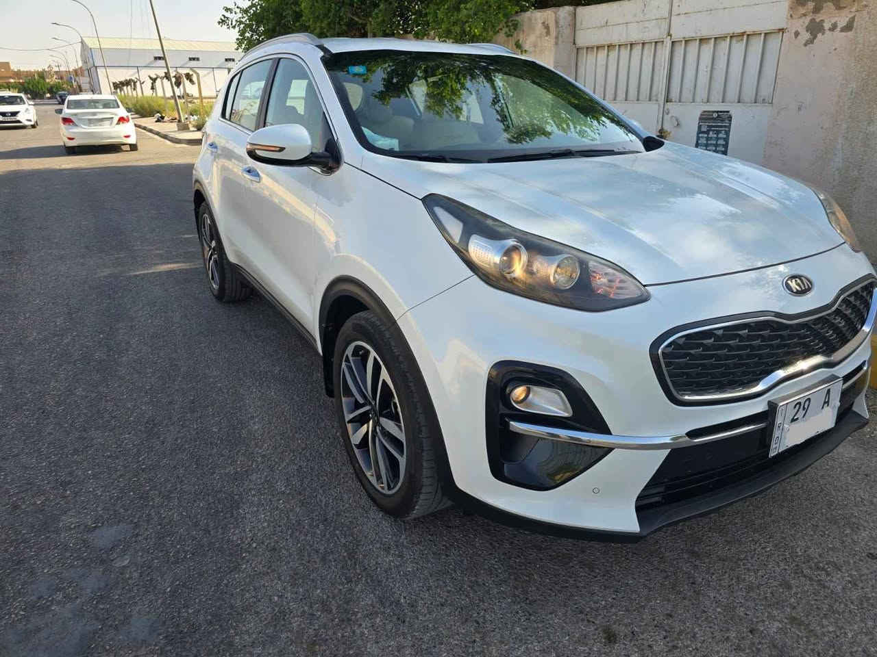 2019 Kia Sportage · Suv · المسافة المقطوعة: 100,000 كم

السلام عليكم ورحمة الله وبركاته 
سبورتج خليجي 2019 مكفولة عدا رصعتين وشخط موضحات بالصور محرك 2000 دوش سيارة نظيفة كلش ماشية 100 الف كم قابل للزيادة مكانها مركز مدينة الكوت السعر المطلوب  200 $ للإستفسار أكثر الاتصال بالرقم *********** Singapore
