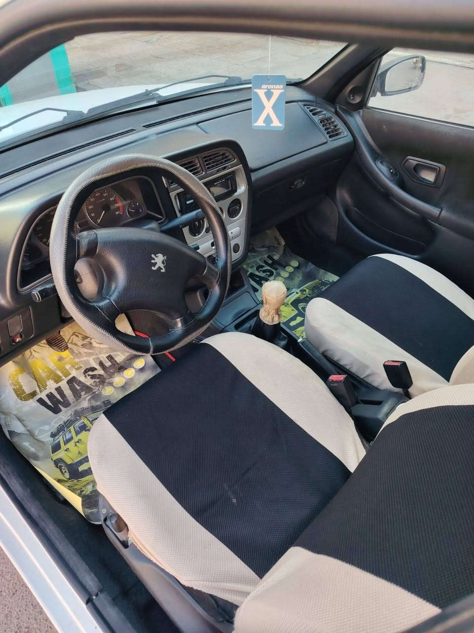 السلام عليكم للبيع بيجو ٣٠٦ فرنسي موديل ٢٠٠١ بيها صبغ نص باب خلف السائق بغداد الشراي يتصل ***********
