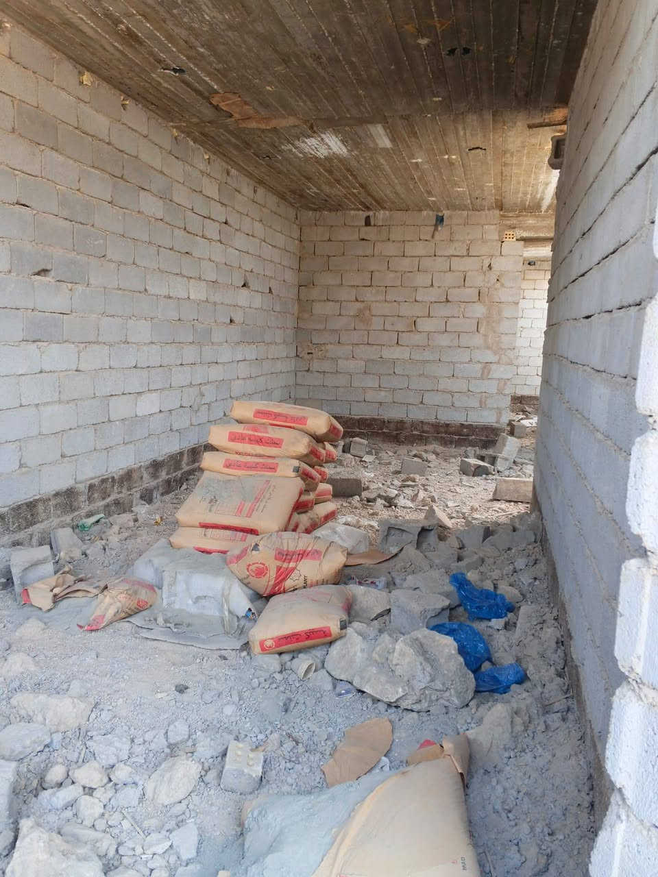 السلام عليكم هيكل للبيع 100متر الدوره هور رجب مقابل افران الزيتون السعر 40 مليون للاستفسار الاتصال على رقم أو مراجعة ععقارت النهرين ***********
