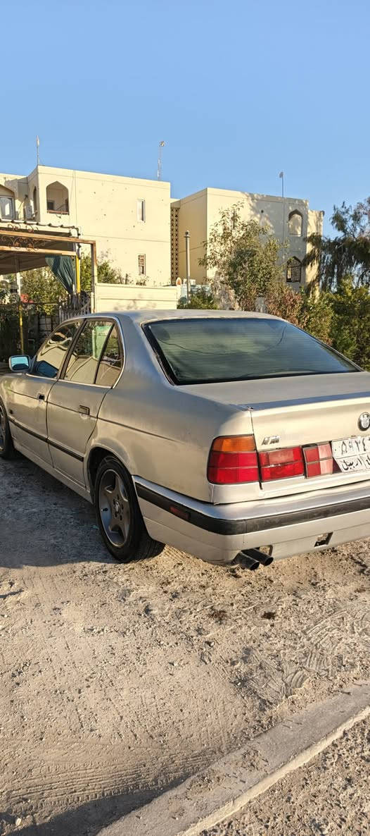 السلام عليكم
525مسكر كير عادي موديل ٩١
شعندك مراوس هم نزل 
تبريد ثلج كير محرك صدر شرط جدد تايرات باتري جدد كهربائيات كلها شغاله 

السعر ٣٨ وبيها مجال 

***********
