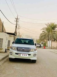 لاندكروز موديل 2015مكفوله كفاله عامه ماشيه 100رقم بغداد باسمي أربع كام...