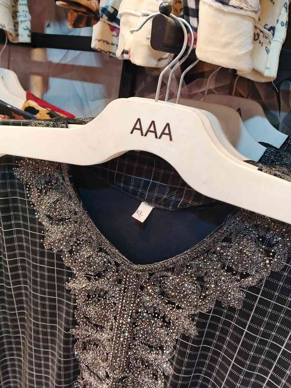 ديكور محل دشداشه نسائي للبيع بواري مال سجه اذرع اتاره بلوجكترات تعلاكه ابيض اليريدهن هذا رقمي وبضاعه هم عندي دشداشه نسائي قصير طويل شتائي صيفي فانيله كشمير بسعر الجمله *********** واتساب فقط
