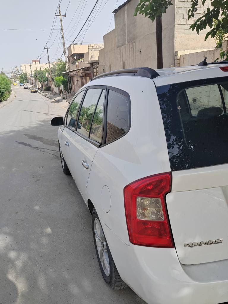 كيا روندو 2008 
محرك6 سلندر  2700
باسمي (اني شرعيها) 
رقم بغداد الحديث (مسطرة)
سنوية لل2030 
شرط التحويل
كير ومحرك شرط
وتبريد أيضآ 
بيها ٣ قطع
 ١) جاملغ الامامي الايمن  معدل عل بارد 
٢)والجاملغ الخلفي بي شبرين معجون 
٣) والباب الخلف السايق صبغ
بدون دواخل شرط
السعر 109
للإستفسار الاتصال على الرقم
*********** موصل, نينوى

