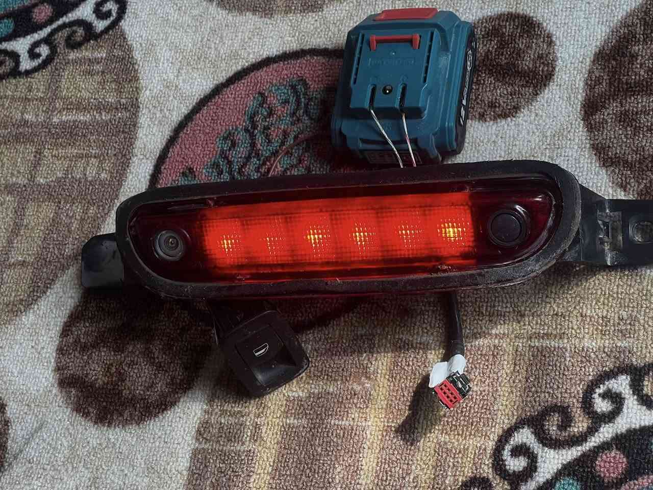 ستوب خلفي وسطي LED +كاميرا +دگمه الصندوق شغال 100% السعر ١٥٠ الف ***********
