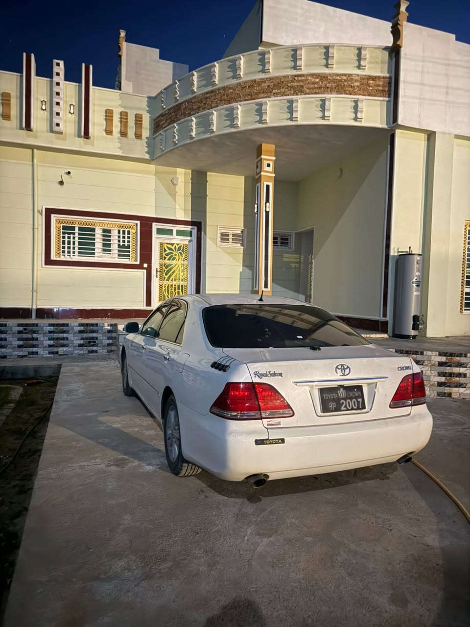 السلام عليكم شاهينه گص گص  انضف من الصور سياره  خير من الله  ما ناقصها  شي السعر 44 وبيها مجال مكان السياره بيجي البوطعمه  هـ ***********
