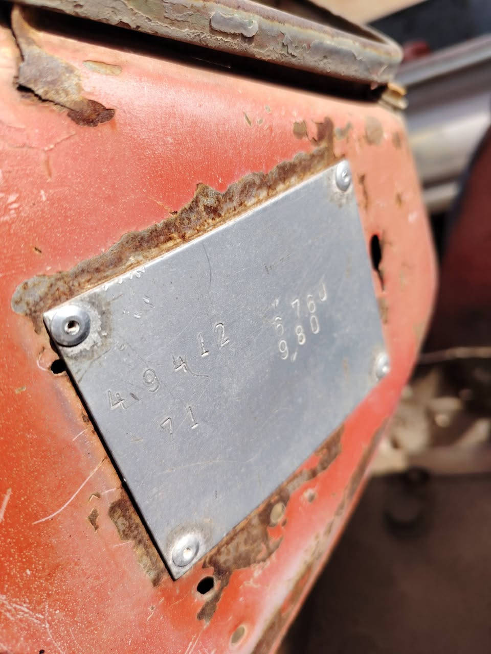 للبيع سعر ٣ملاين ونص وبيها مجال حك جيه ***********
