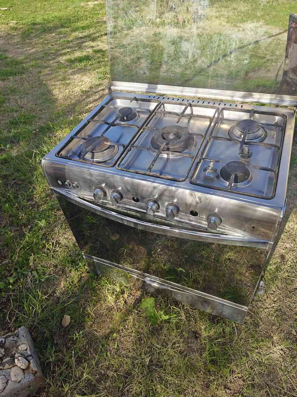 طباخ للبيع المكان بابل ابو غرق بزل حجي علي السعر 100 ***********
