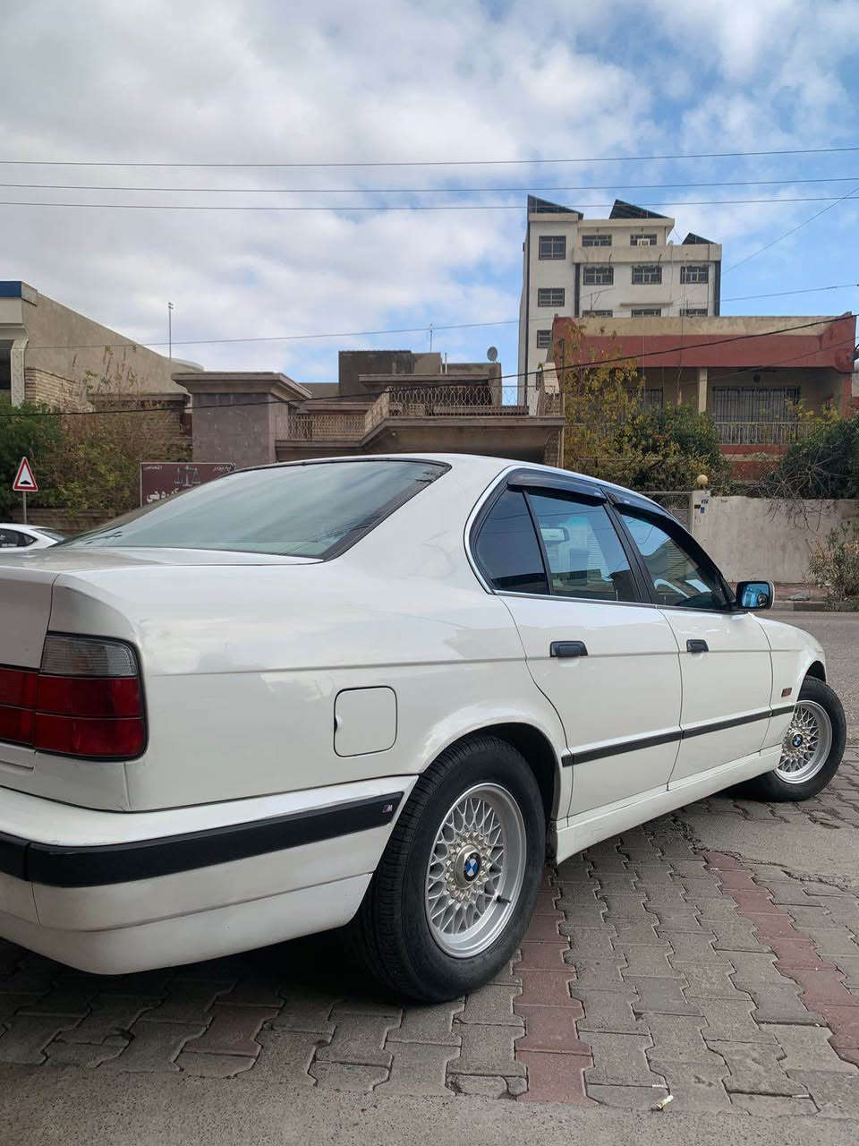بی ئێم BMW 525 
مۆدیل 1989 
1پارچە سبوغ 
بێ ناو بێ ئێڕباگ 
مەکینەی سەقەڕی بۆ داندراوە V6 
ڕەقەم و سەنەوی نوێیە 
ڕویشتن 280 km 
فوول مواسفات ، تۆماتیک تەبرید سلایت ، جلد 
٤٦۰ هەزار غەرامەی لەسەرە 

نــــــرخ 75 وەرەقە
*********** واتس ئەپ📞 أربيل, العراق
