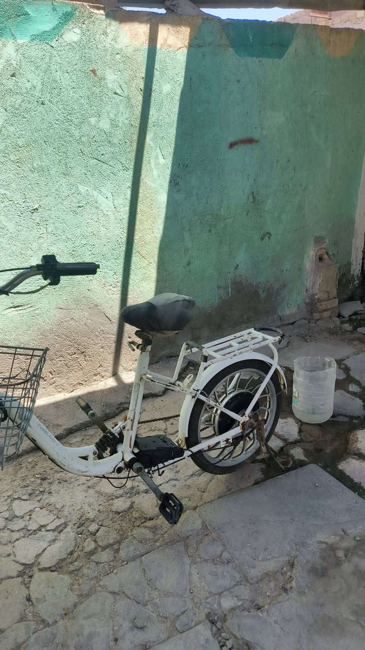 سلام عليكم موجود بايسكل شحن للبيع بدون بطاريات واذا تريد بطارياته موجوده سعره 50 وبي مجال


**إذا كنت صاحب هذا الإعلان وتريد حذفه لأي سبب، رجاءا أرسل رسالة إلى الدعم الفني**