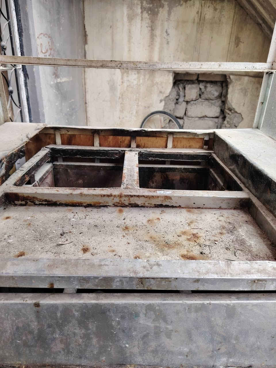 السلام عليكم عربانه مال فنكر للبيع عراضه كام فقط متروكه الرادله ترتيب سعر 250  العنوان موصل جانب الايمن التواصل على الرقم ***********
