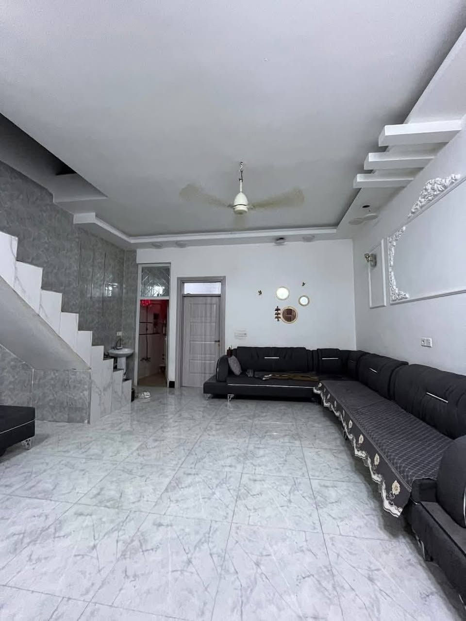 🔴 دار للبيع 🏘🔑🔑FOR SALE 

🔴الموقع👀حي البكر قرب مدرسة الارقم

🔴 ملك صرف طابو الزهور

🔴مساحة الدار ( 104) متر

🔴الواجهة (5.5)

🔴 طابقين بناء حديث 2023

🔴الطابق الأول يتكون من غرفة نوم وهول واستقبال ومطبخ وصحيات ومناور وكراج سيارة. 

 🔴 الطابق الثاني يتكون من 3 غرف نوم  وصحيات وبلكون وبيتونة

🔴 يحتوي الدار ع نظام سبالات وكاميرات وستلايت وغسالات.. 

🔴للأستفسار عن عروضنا العقارية المتميزة وأسعارها ⤵️مراجعة

          🎖تاج الملوك للعقار🎖
     

🔴العراق↔️الموصل↔️ حي الاخاء سايدين كنيسة تايتنك مقابل البسة الأصدقاء أو ألتواصل معنآ ⤵️على الارقام
☎️(***********) ابو حسن
☎️(***********) ابو حسن
☎️(***********) ابو عماد 
☎️(***********) ابو عماد
