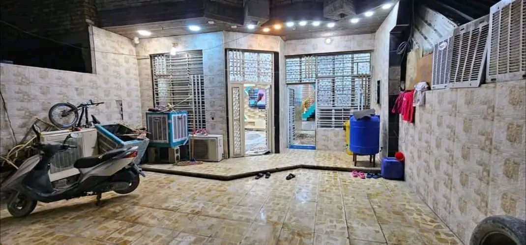 دار للبيع المساحه 200 متر طابقين مطلوب إسكان يحتوي على غرفتين وصاله وستقبال ومطبخ وصحياة وحمام الطابق الثاني يحتوي على غرفتين وصاله ومطبخ وصحياة وحمام العنوان حي الزهراء رقم صاحب الدار
***********
