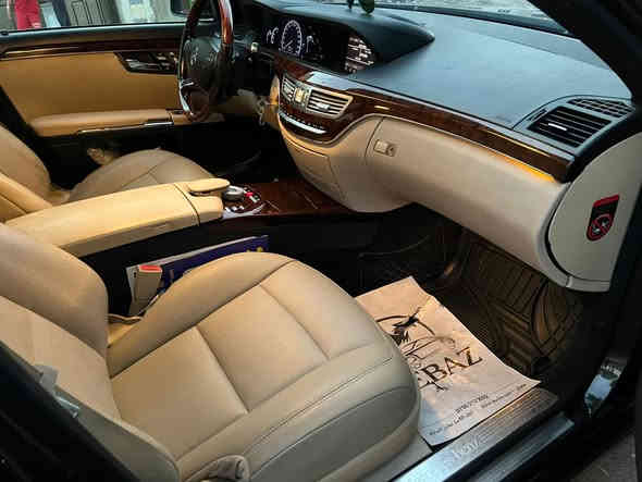 السلام عليكم  
للبيع مارسيدس. S350  ٦ سلندر موديل 2013.  لون مميز (اسود متغير  ) خليجيه . رقم اربيل بأسمي   فول مواصفات (.  طويله. فتحه سقف بنوراما. بصمه تشغيل وابواب  5 بردات  كهربائيه   أبواب شفط كهرباء   وباقي المواصفات مبينه بلصور. السياره كامله بدون نواقص. حداديه امامي وخلفي جديد  محرك وگير بحاله ممتازه.  ماشيه 150 الف  جاهزه من كل النواحي. السعر 210 . ورقه. مكان السياره بغداد. اليرموك. 4 شوارع 
ملاحظه ( السياره بيهه صبغ.  5 قطع.   ). بدون دواخل وعندي بيهه فحص سونار .
للاستفسار ***********
***********. واتساب
