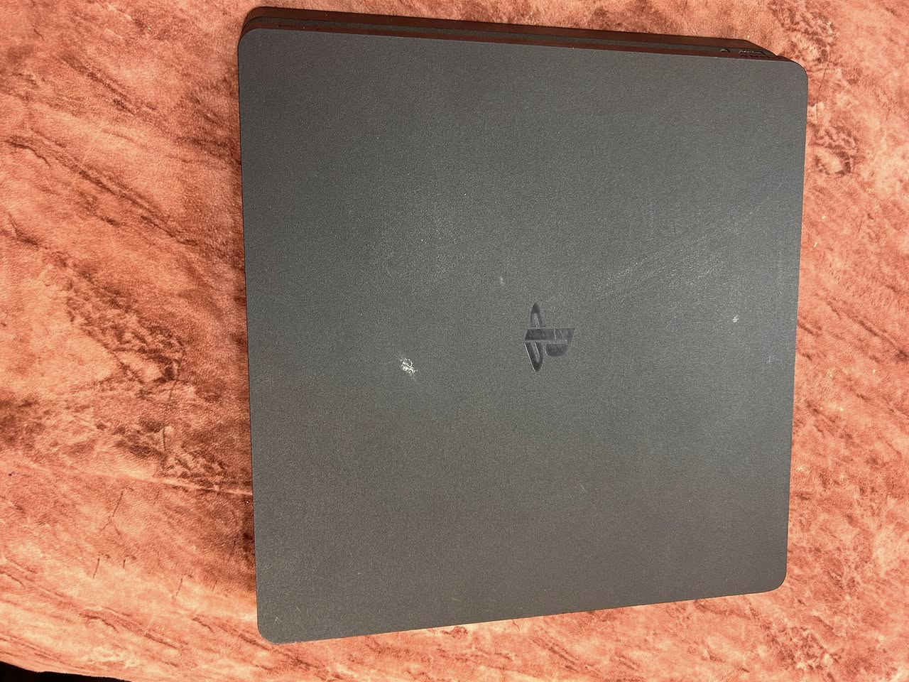 السلام عليكم بلي 4 سلم للبيع بلي نضيف كلش كلشي ممفتوح بي ولا مبدل بي شي وويا يدتين وقرصين السعر 200 وبي مجال ***********
