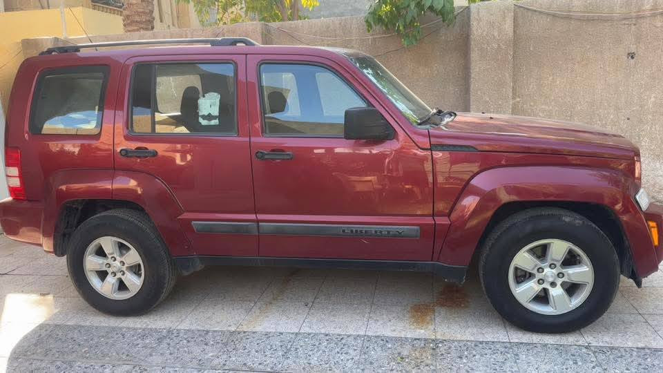 السلام عليكم جيب لبرتي خليجي 2012 ماشيه 135 اربيل سنويه وهزه جديدة باسمي سياره جاهزه ونظيفه غرفه جديده ومدومشمه تغليف  مال جناي تبريد ثلج ادامه كامله منظومه الوقود والفلاتر والنوزلات والبلكات كلها جدد لايتات عالي ناصي زينون حته الكشافات ترايها للبصره سنوارها موجود صبغ البنيد  فقط
لا ايرباك ولا شي عارضها 117$ وبيها مجال بسيط للشراي 
او مراوس بسياره ناصيه  
يحتاجلها صبغ دعاميه اماميه فقط شويه وقت ماعندي جان صبغتها مكانها بغداد العامريه    ***********
