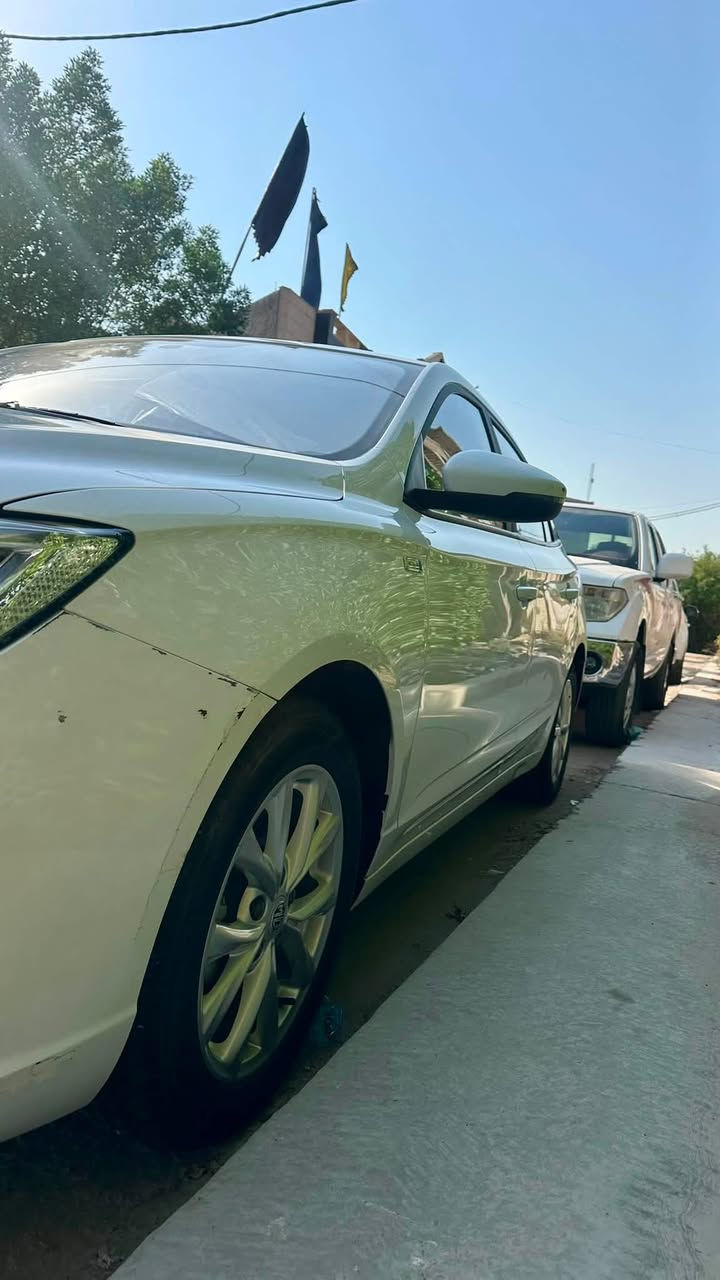 MG5 
موديل 2024 فئة الستاندرد تحكم ستيرن وشاشة 
ماشية 5000 فقط (زيرو ) رقم بغداد باسمي هزة جديدة سويج مو بصمة السيارة 
تبريدها ثلج ما شاء الله سيارة مال بيت ونظيفة جداً 
مكاني المنصور 
                                                                        ***********
السعر 98 وبيها مجال بسيط حك الجية
